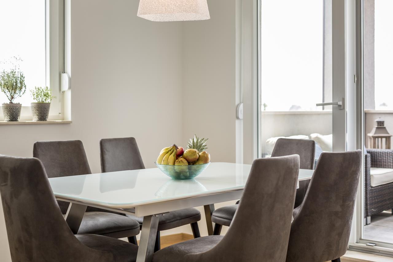 Apartment Luxury 3 Bed Apartment, Large Terrace, Pool, Close To And Split! Podstrana