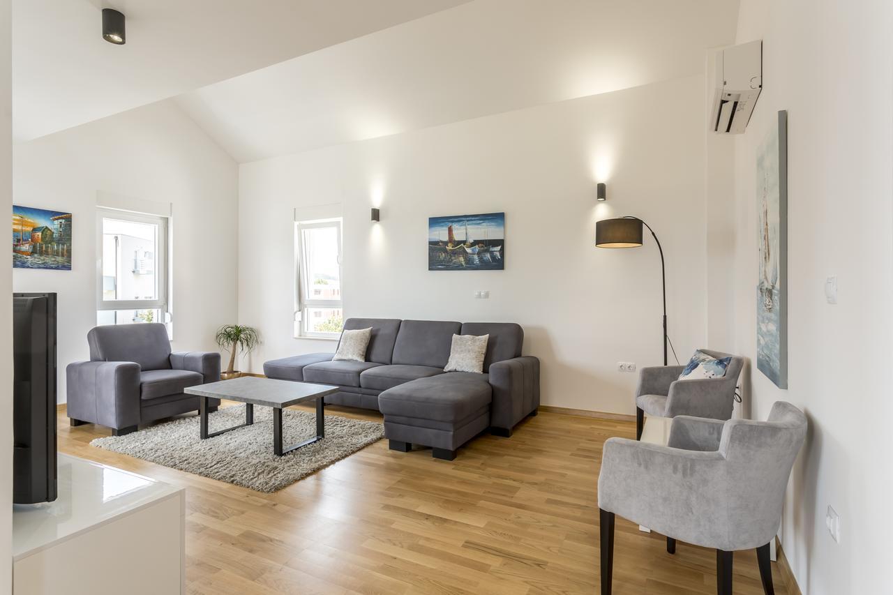 Luxury 3 Bed Apartment, Large Terrace, Pool, Close To And Split! Podstrana