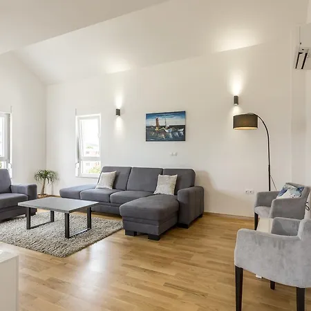 Luxury 3 Bed Apartment, Large Terrace, Pool, Close To Beach And Split! Podstrana Exterior photo