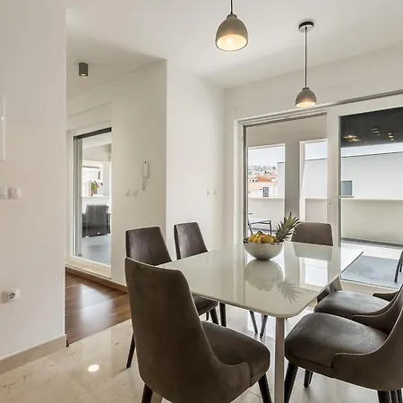 Luxury 3 Bed Apartment, Large Terrace, Pool, Close To Beach And Split! Podstrana Exterior photo