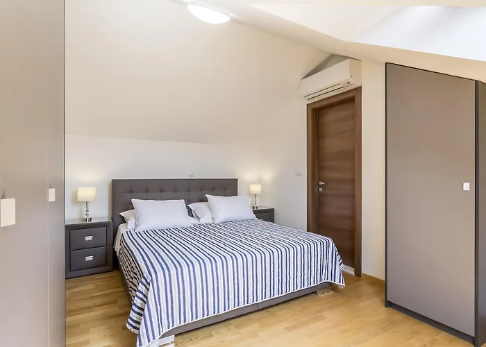 Luxury 3 Bed Apartment, Large Terrace, Pool, Close To Beach And Split!