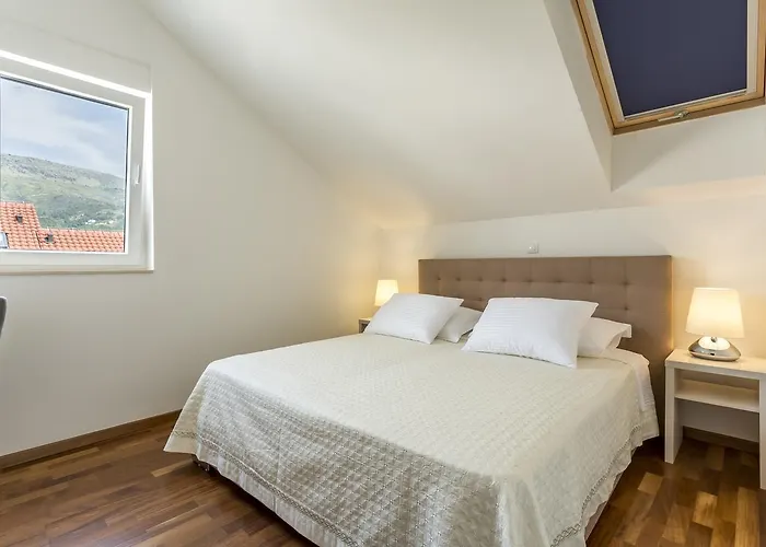 Luxury 3 Bed Apartment, Large Terrace, Pool, Close To Beach And Split!