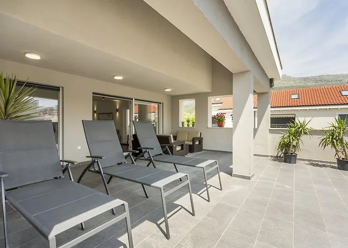 Luxury 3 Bed Apartment, Large Terrace, Pool, Close To Beach And Split!