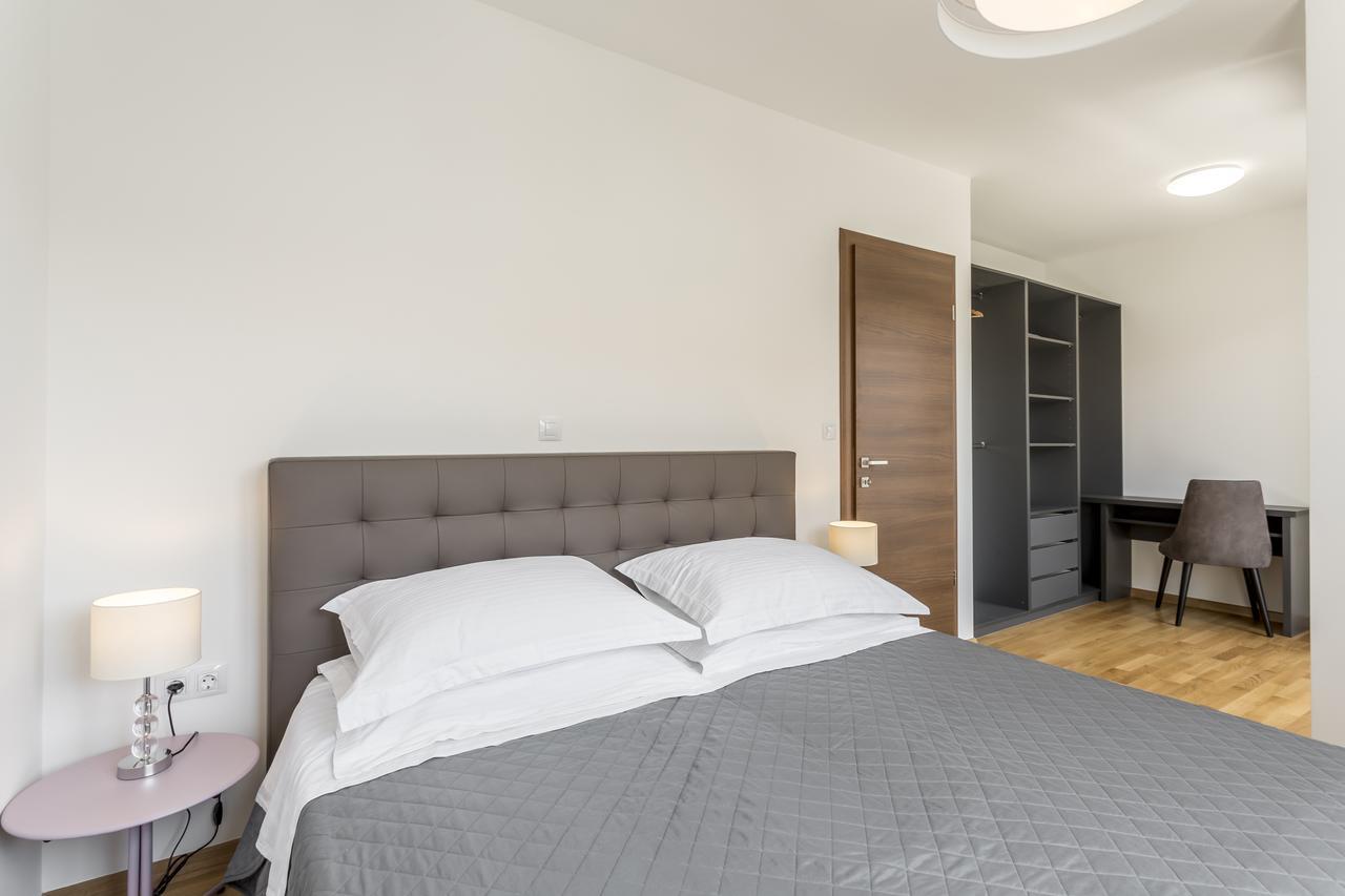 Apartma Luxury 3 Bed Apartment, Large Terrace, Pool, Close To And Split! Podstrana