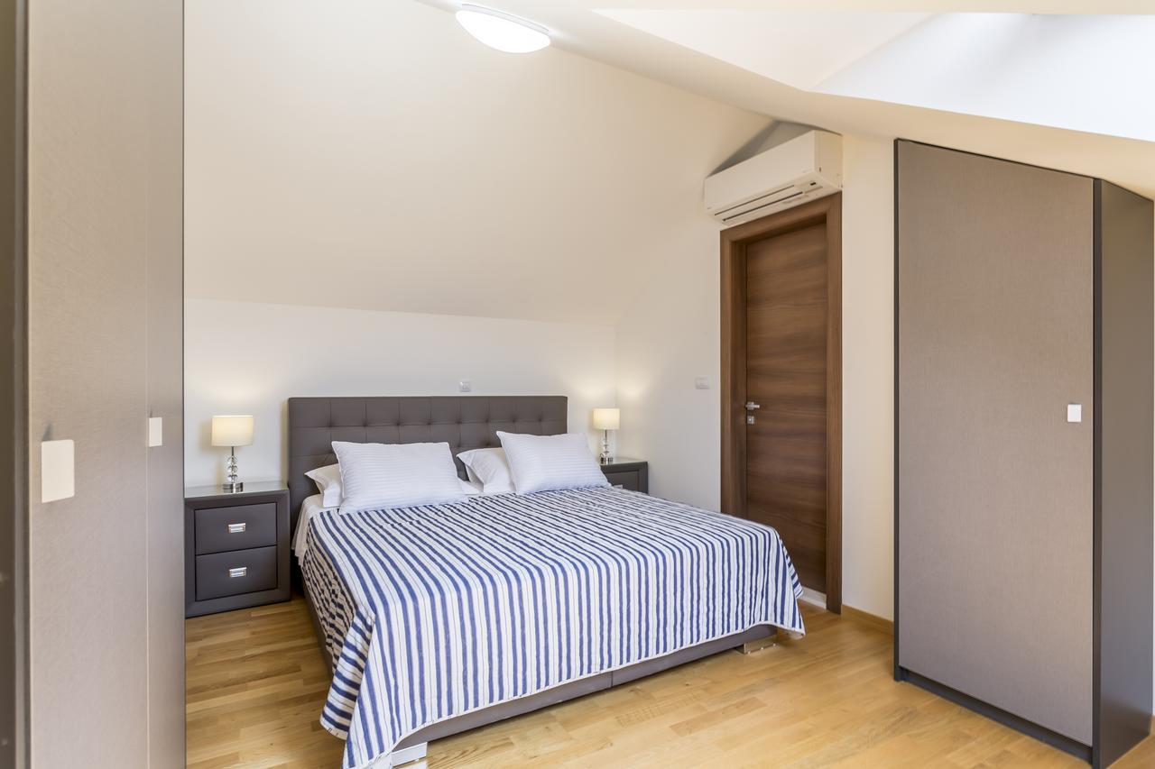 Apartma Luxury 3 Bed Apartment, Large Terrace, Pool, Close To And Split! Podstrana