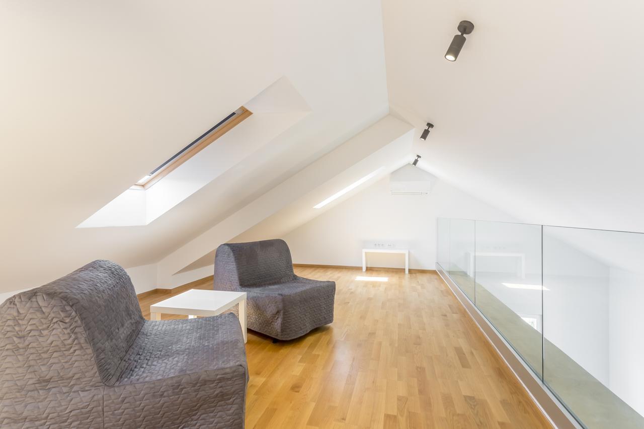 Luxury 3 Bed Apartment, Large Terrace, Pool, Close To And Split!