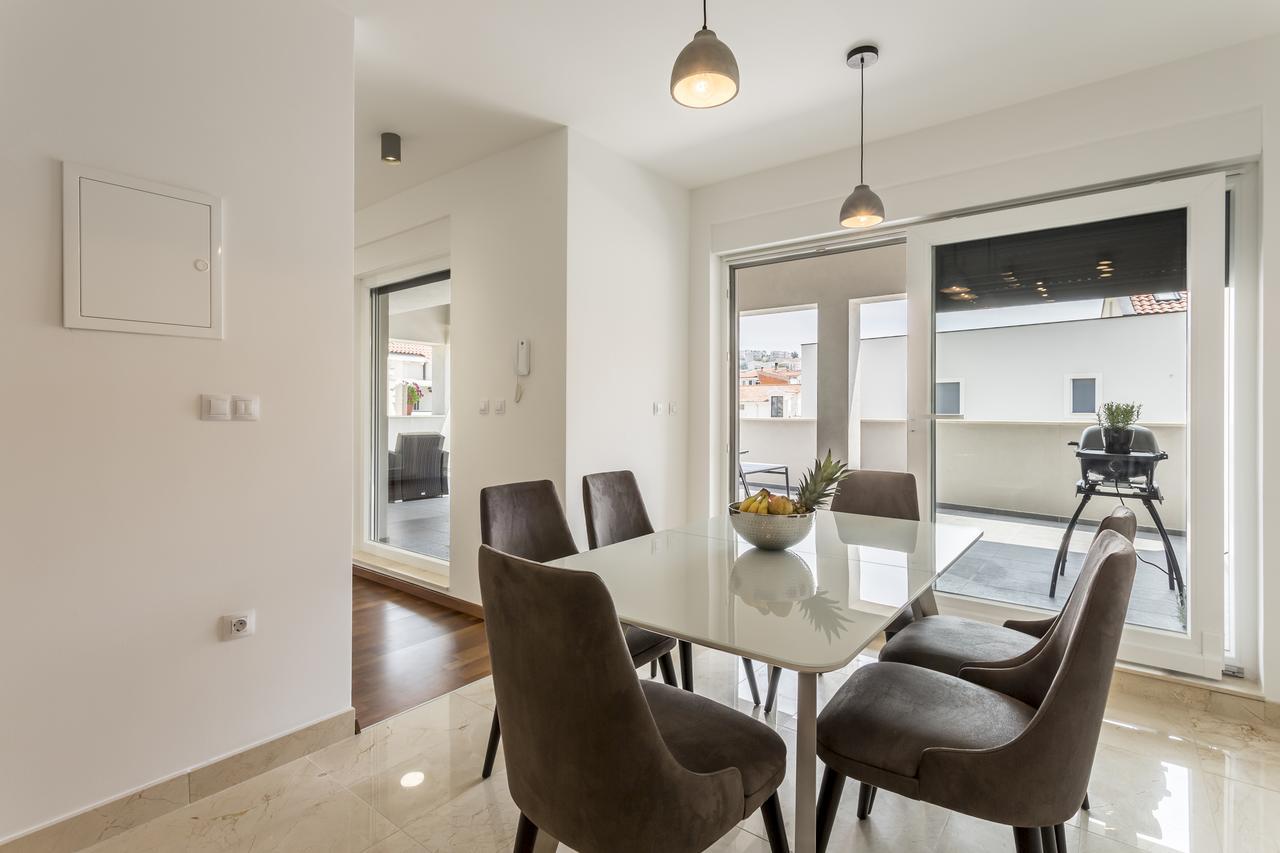 Luxury 3 Bed Apartment, Large Terrace, Pool, Close To And Split! Apartment *
