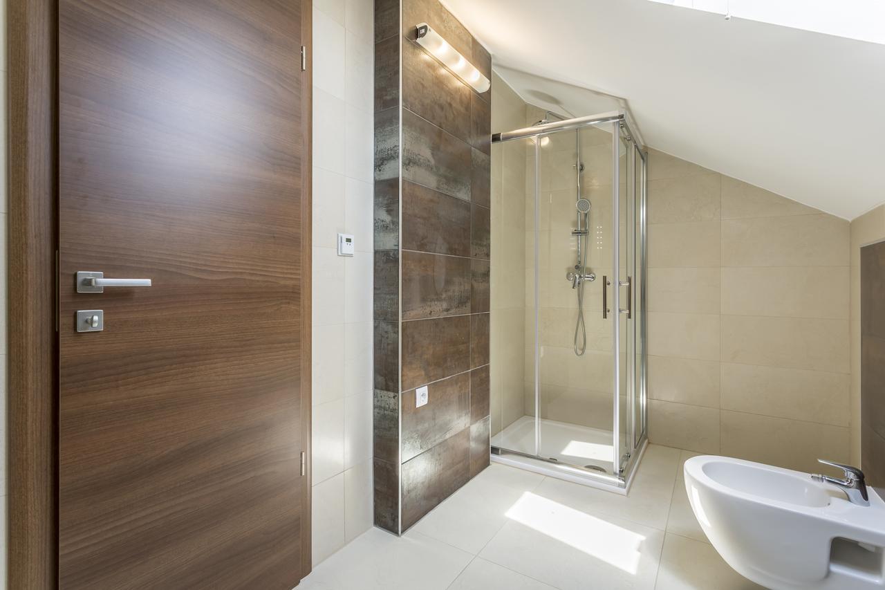 Apartment Luxury 3 Bed Apartment, Large Terrace, Pool, Close To And Split!