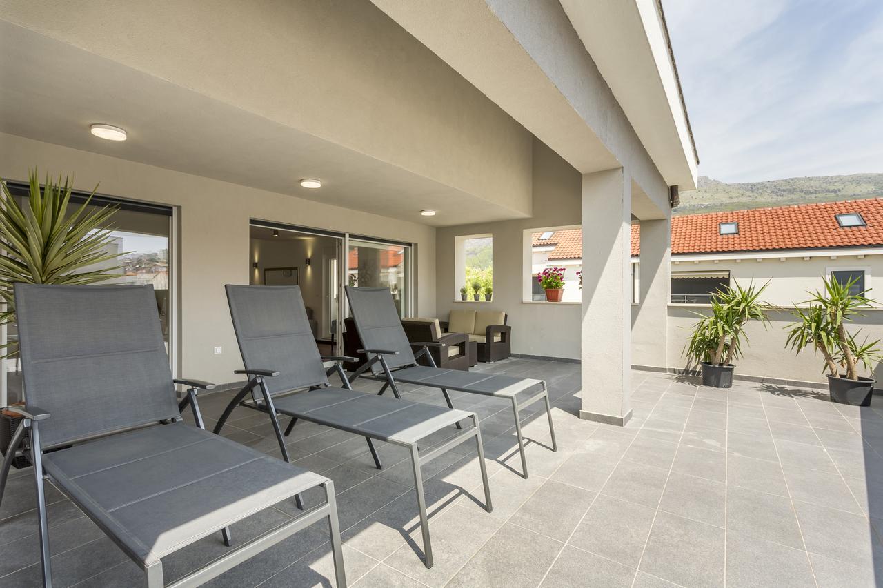 Luxury 3 Bed Apartment, Large Terrace, Pool, Close To And Split! Apartment *