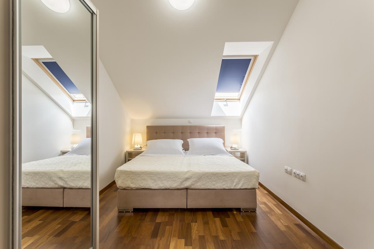 Luxury 3 Bed Apartment, Large Terrace, Pool, Close To And Split! Apartment *