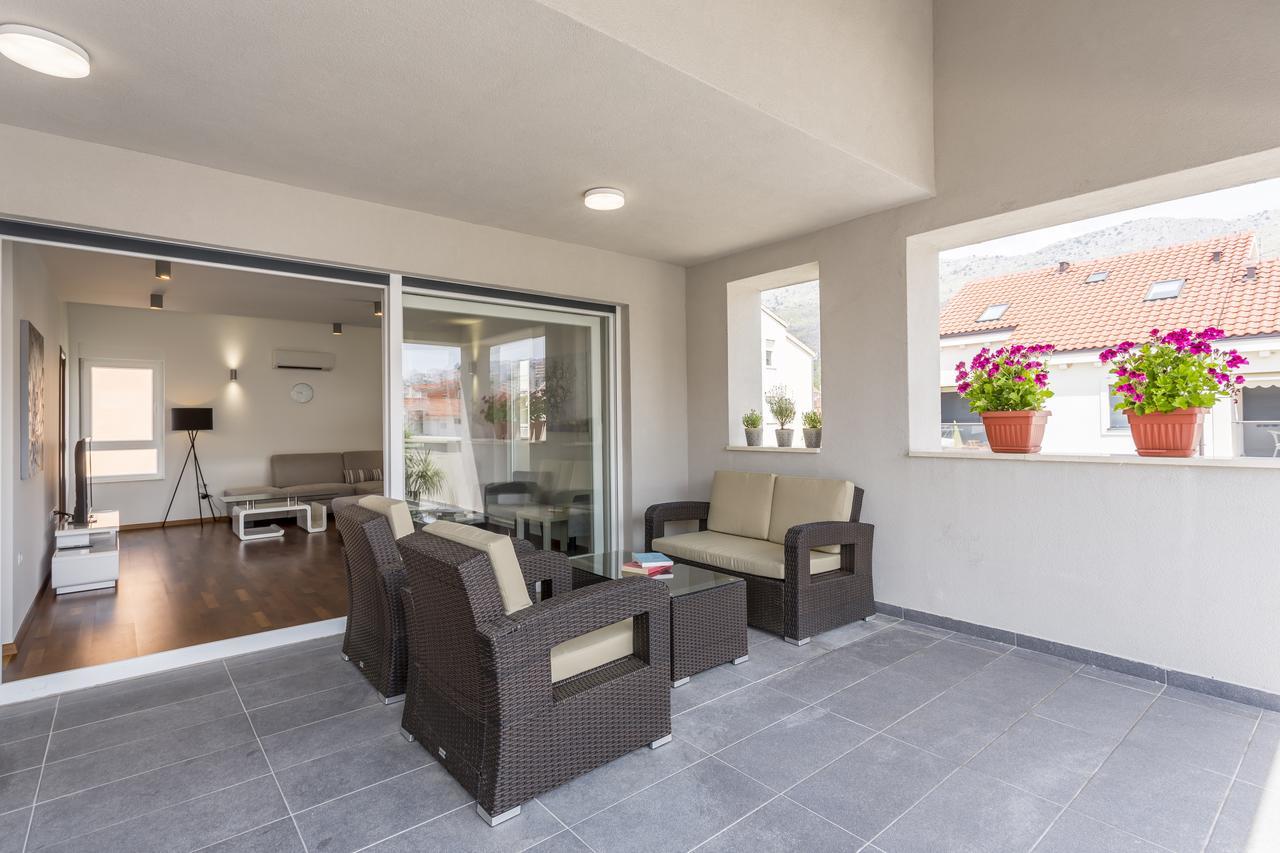 Luxury 3 Bed Apartment, Large Terrace, Pool, Close To And Split! Apartment Podstrana