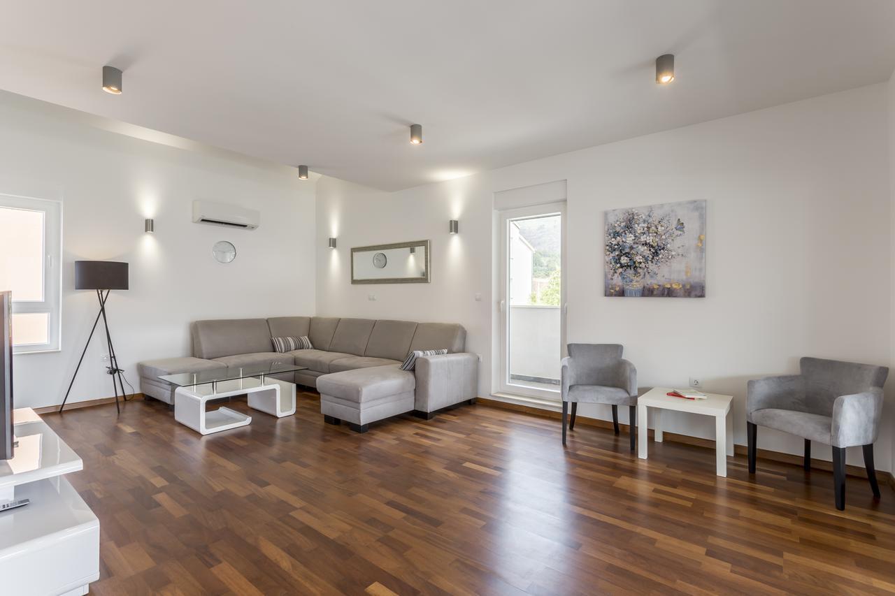 Apartment Luxury 3 Bed Apartment, Large Terrace, Pool, Close To And Split! Podstrana
