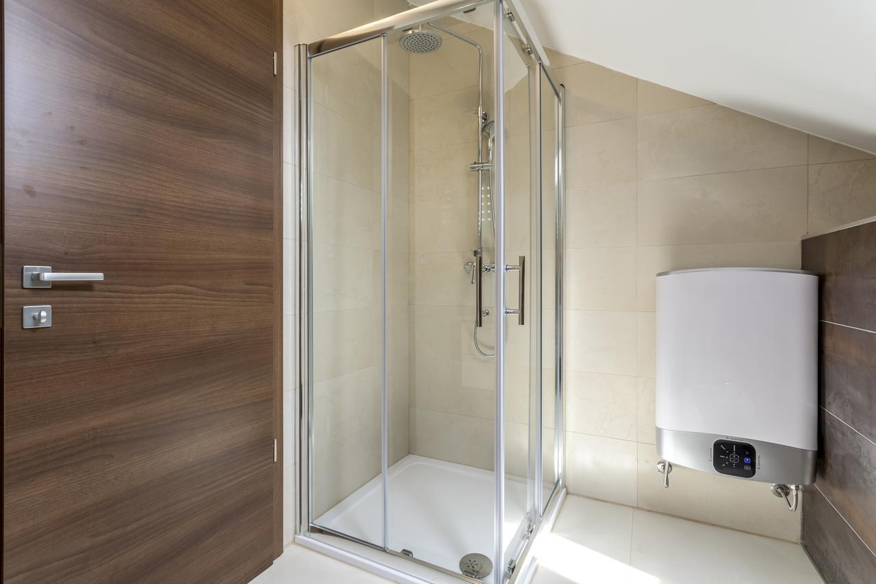 Apartment Luxury 3 Bed Apartment, Large Terrace, Pool, Close To And Split! Podstrana