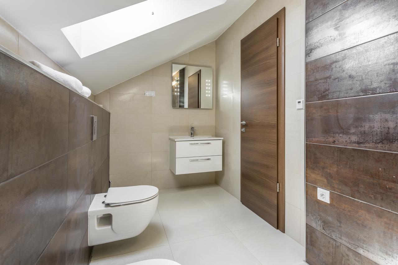 Luxury 3 Bed Apartment, Large Terrace, Pool, Close To And Split! Apartment